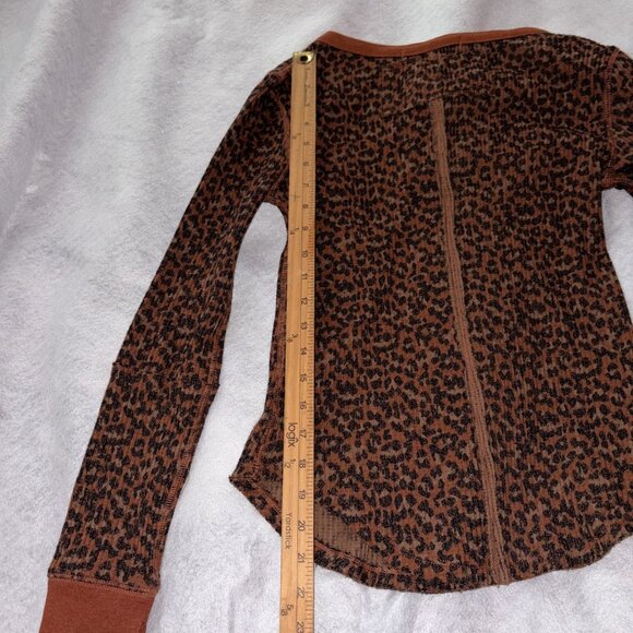 We The Free Everest Womens Brown Leopard Thermal Henley Waffle Long Sleeve XS - Picture 6 of 7